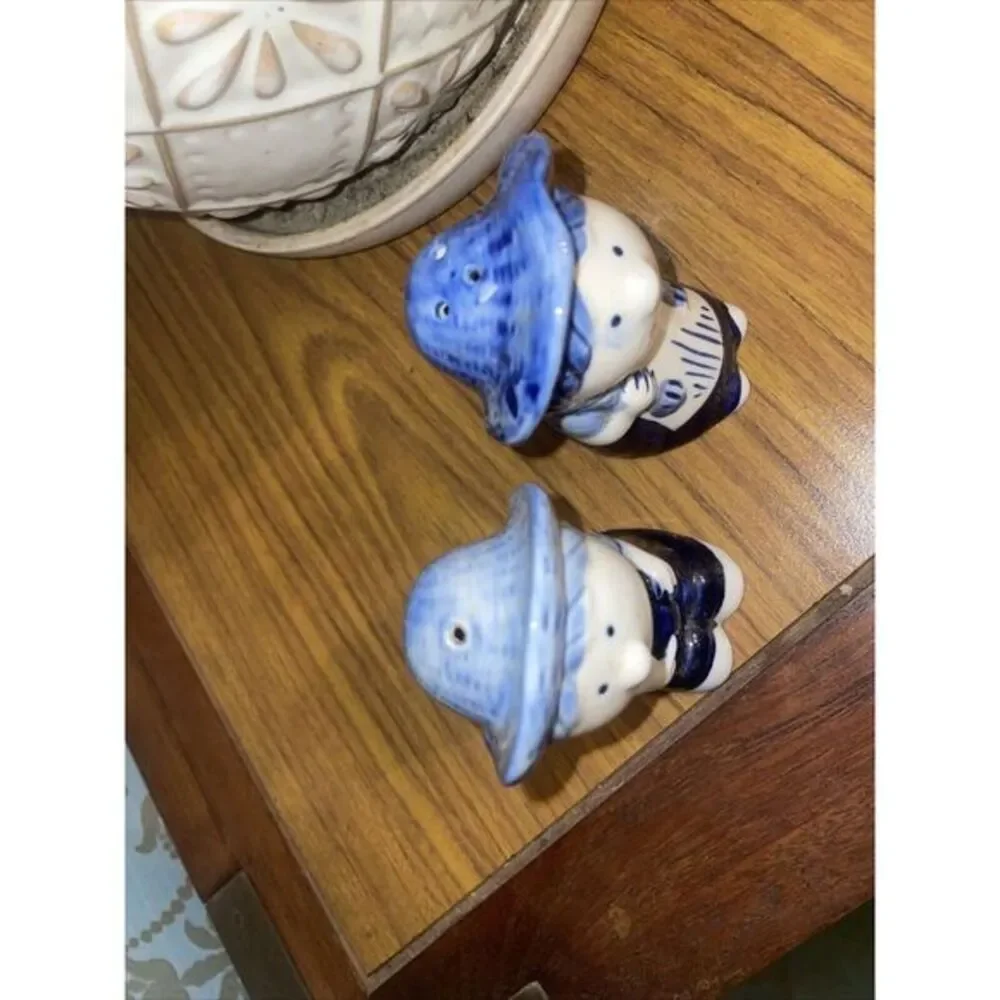 Vintage Delft Blue Boy and Girl Salt and Pepper Shaker Set  Souvenir of‎ Holland